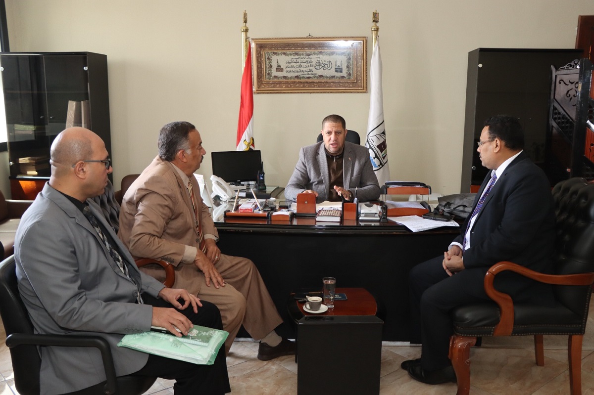 السكرتير العام يناقش آليات حصر أراضي منافع الري