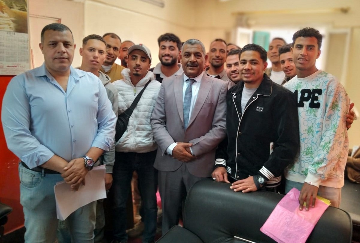 مديرية العمل تسلم أكثر من ٥٠ عقد للشباب