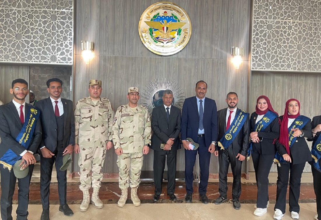 طلاب جامعة بني سويف يزورون الأكاديمية العسكرية