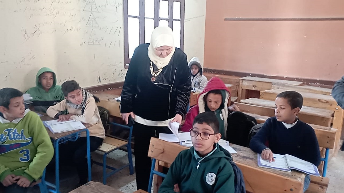 وكيل وزارة التعليم تحيل إدارة مدرستين في ببا للتحقيق