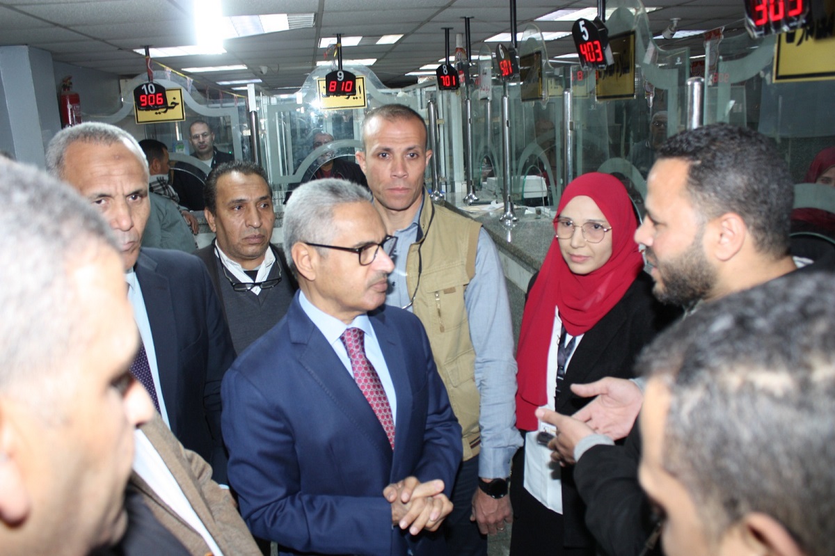 المحافظ يتفقد منظومة العمل بالمركز التكنولوجي بالواسطى 