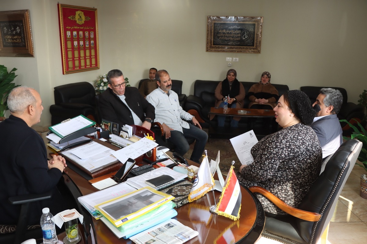 السكرتير العام يجتمع بلجنة اختيار الأمهات المثاليات