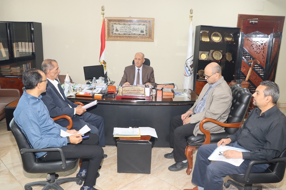 السكرتير العام يجتمع بمركز تدريب الحاسب الآلي