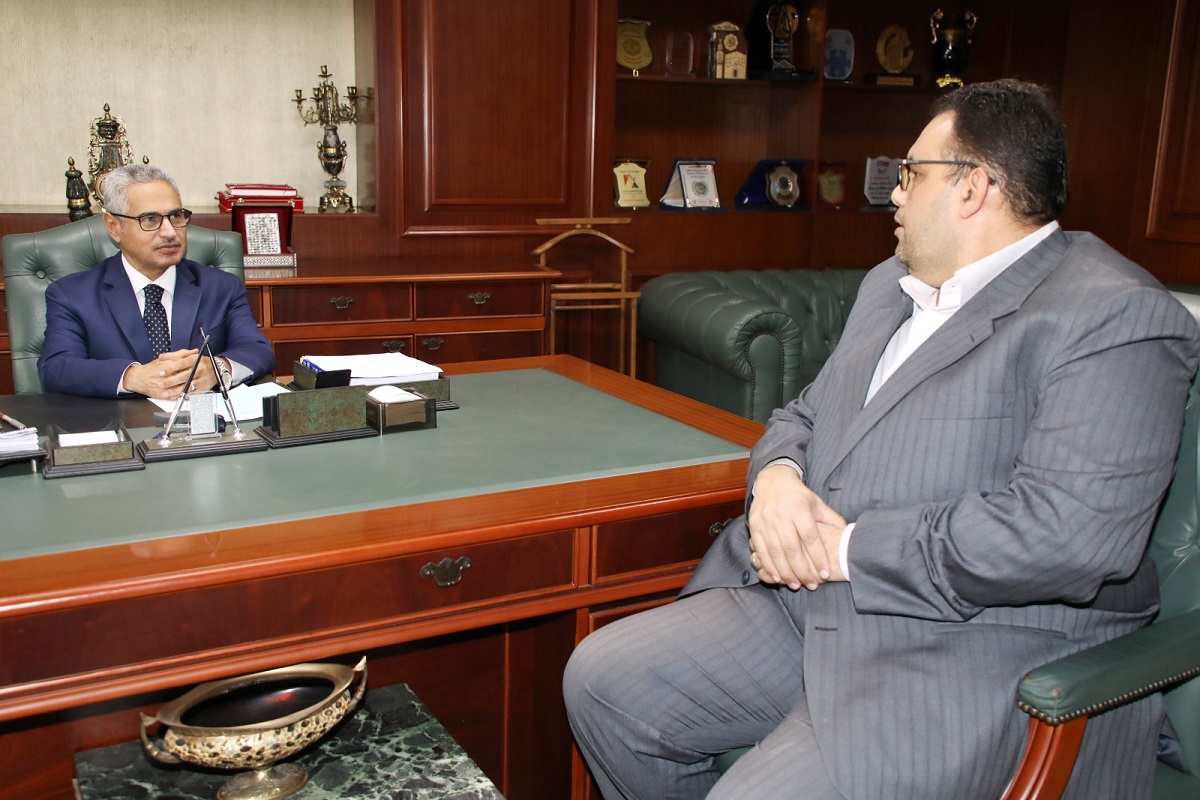 المحافظ يلتقي وكيل وزارة الإسكان الجديد