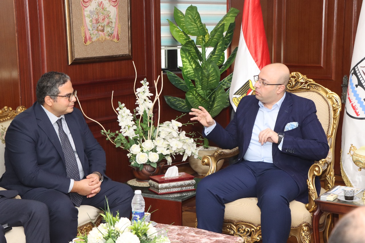 المحافظ يناقش تعزيز إنتاج الألبان و التنمية الزراعية