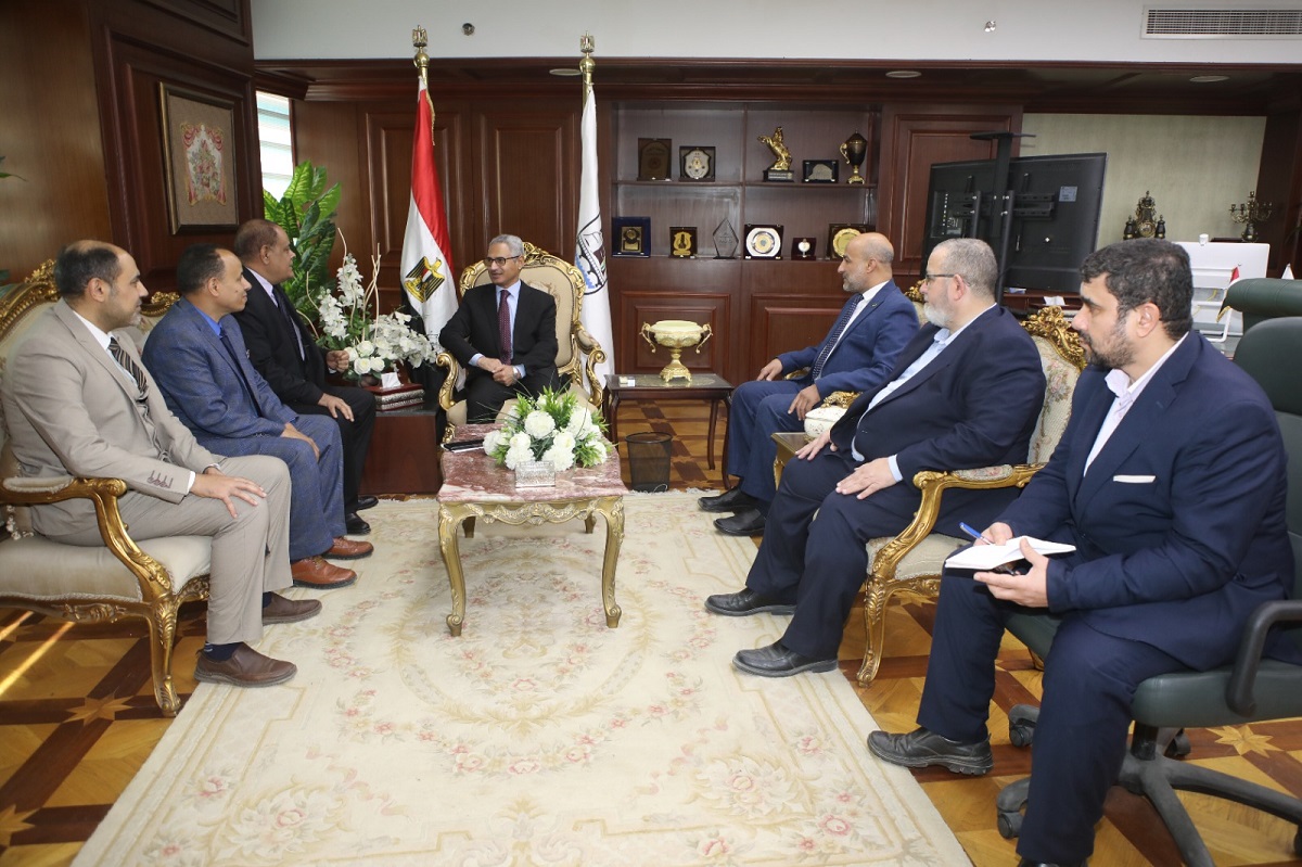 المحافظ يستقبل هيئة تدريس كلية الدراسات الإسلامية