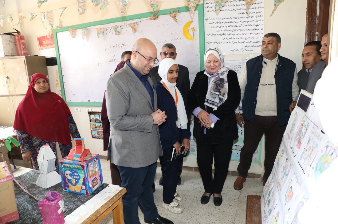 المحافظ يواصل جولاته التفقدية في المدارس