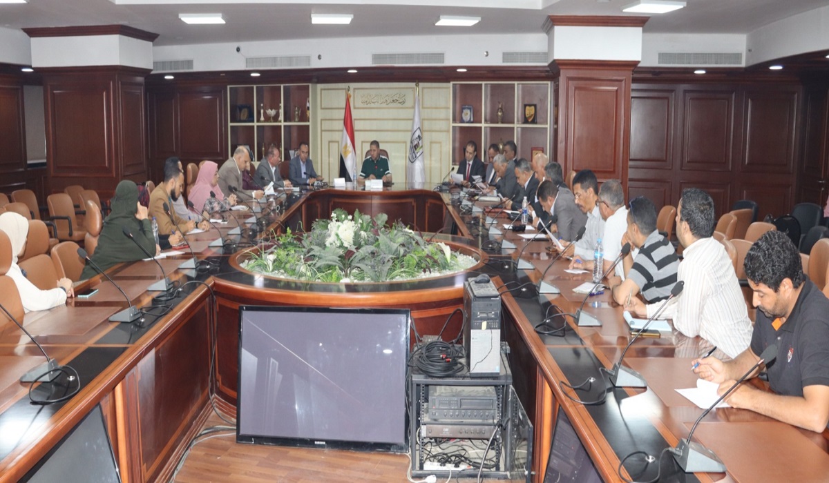 السكرتير العام يترأس اجتماع حصر المُنشآت غير المُرخصة