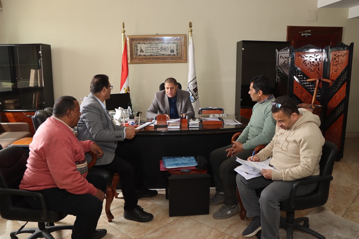 السكرتير العام يناقش طلبات تمويل مشروعات صندوق التنمية