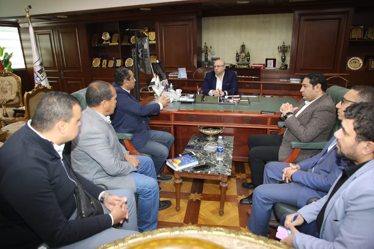 المحافظ يستعرض نسب إنجاز مشروعات الصرف الصحي بـ 5 مراكز