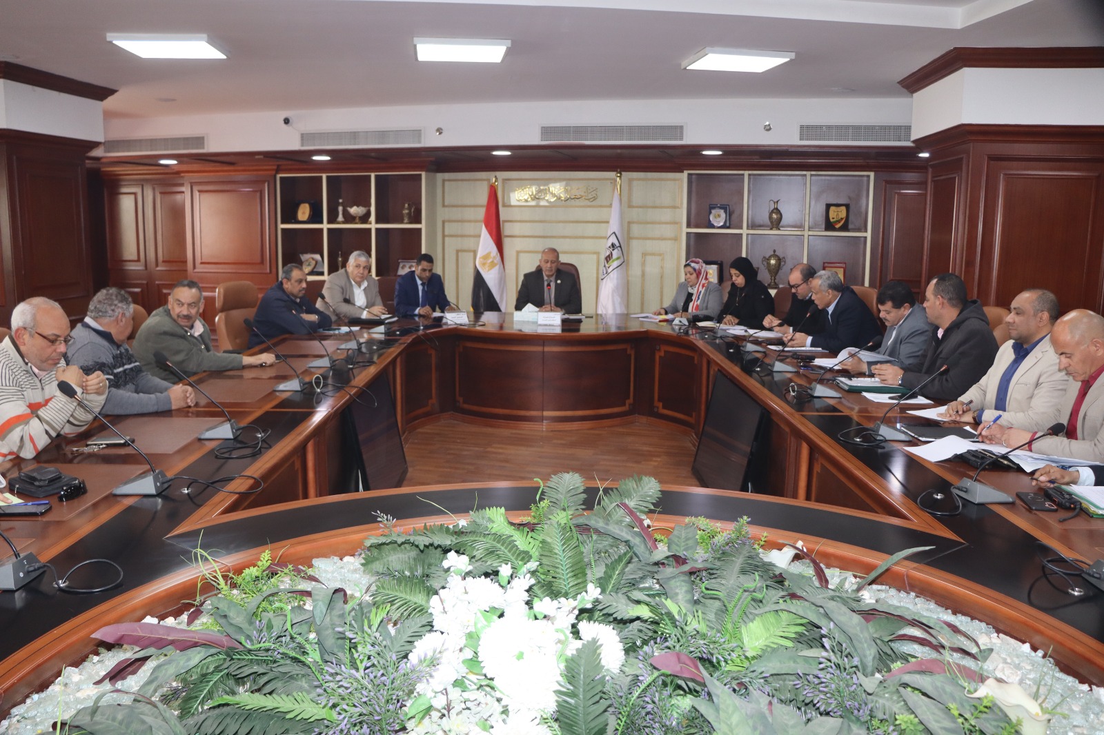 السكرتير العام يناقش جهود الري والزراعة