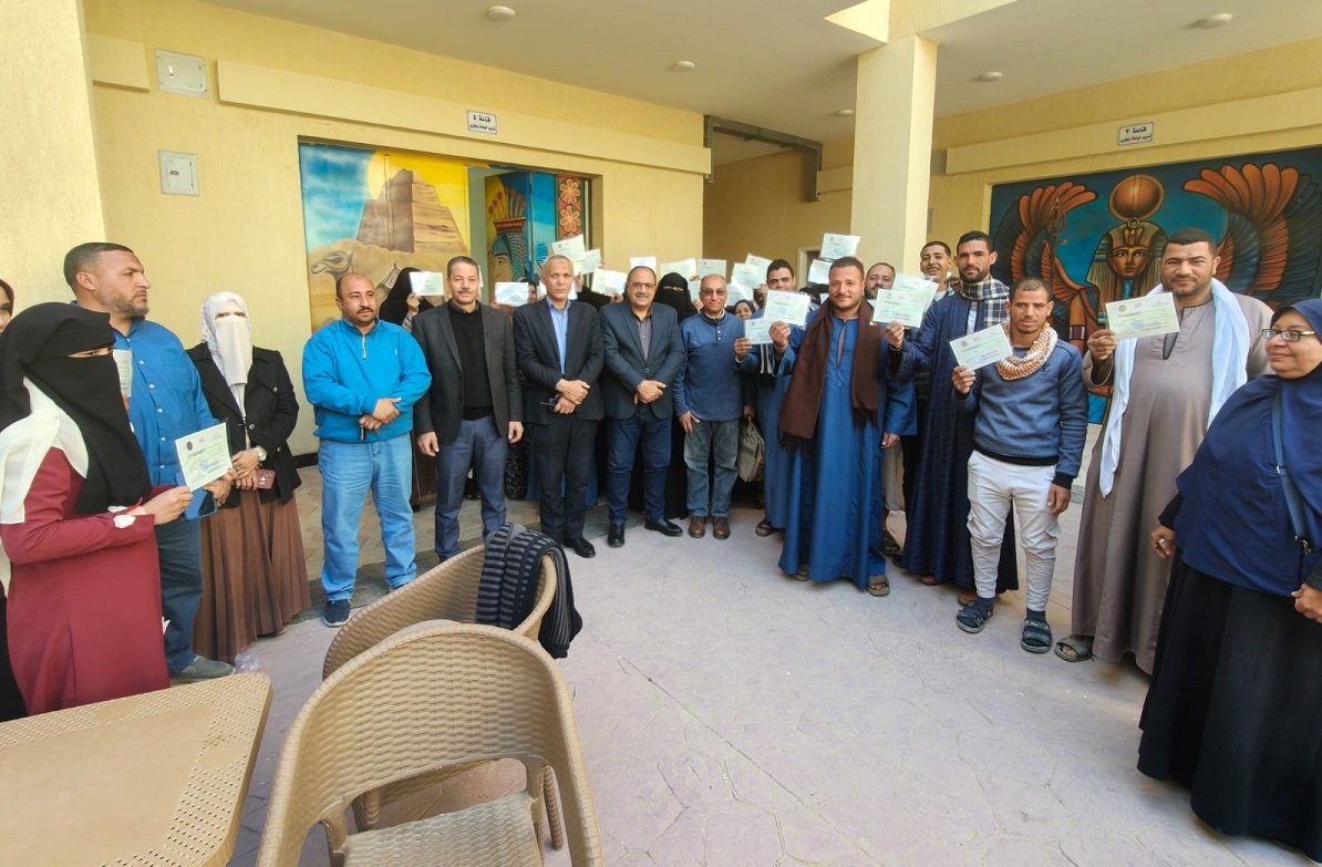 المحافظ يُتابع جهود تفعيل دور مركز ميدوم لتنمية المهارات