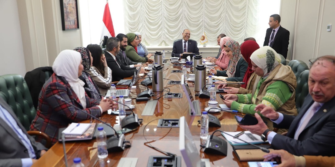 وزير العمل يستعرض تطورات إطلاق منصة سوق العمل