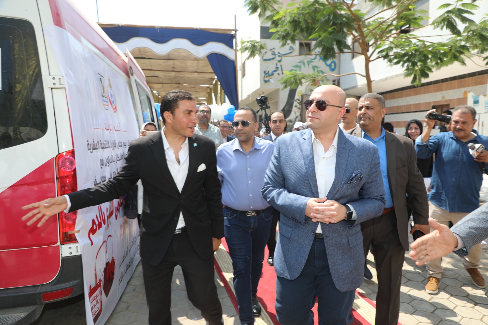 المحافظ يشيد بدور المشاركين في حملة التبرع بالدم