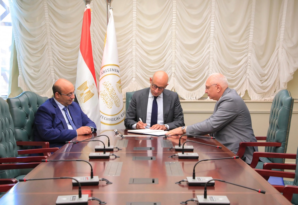 وزير التعليم يعتمد نتيجة امتحانات الدبلومات الفنية الدور الثاني