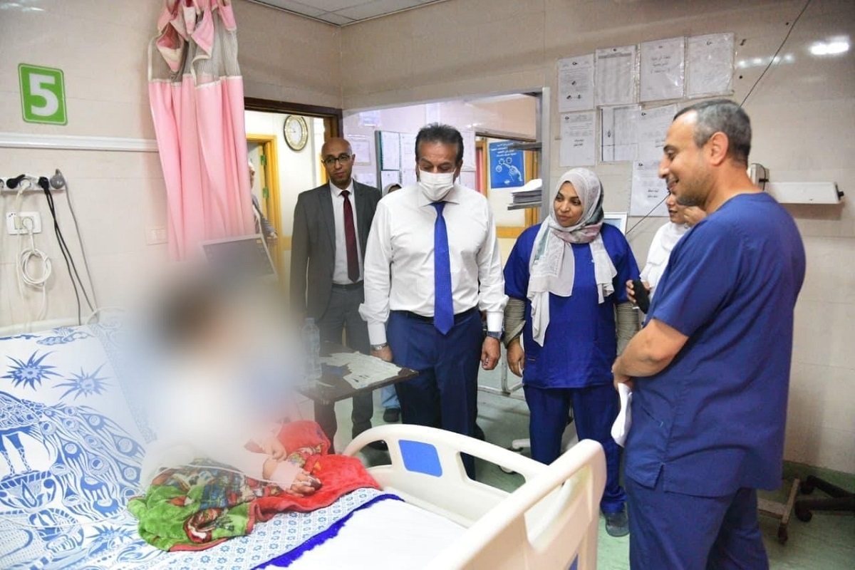 وزير الصحة يتفقد الخدمات الطبية بمستشفي الهرم