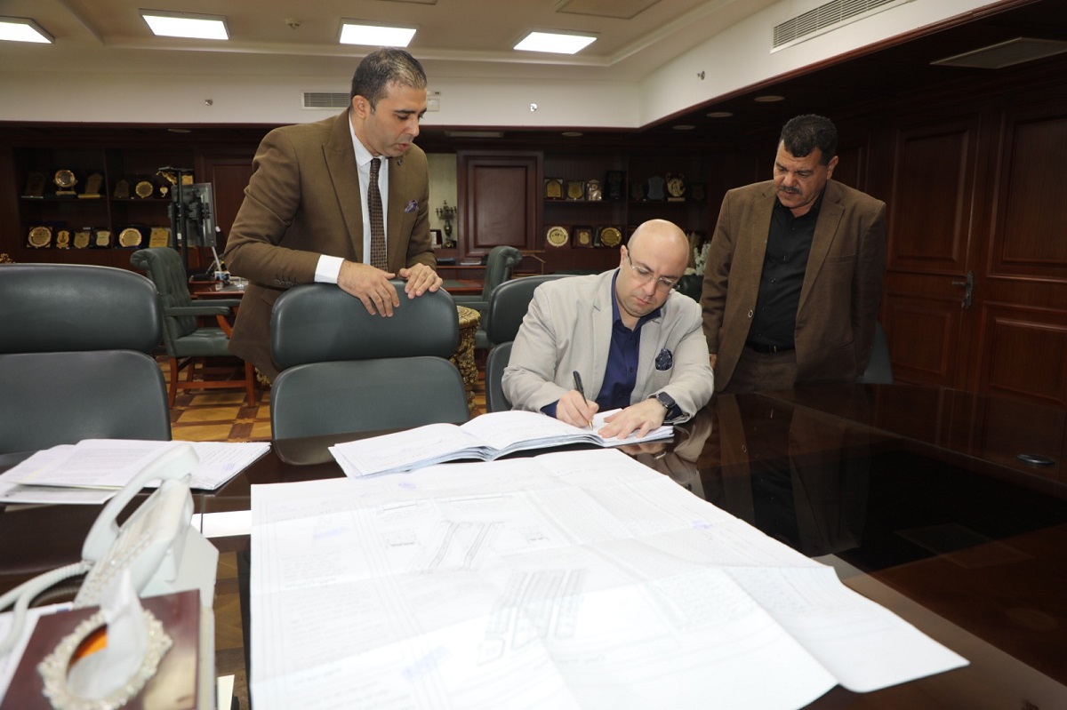 المحافظ يعتمد مشروع تقسيم لقطعة أرض 18 ألف متر