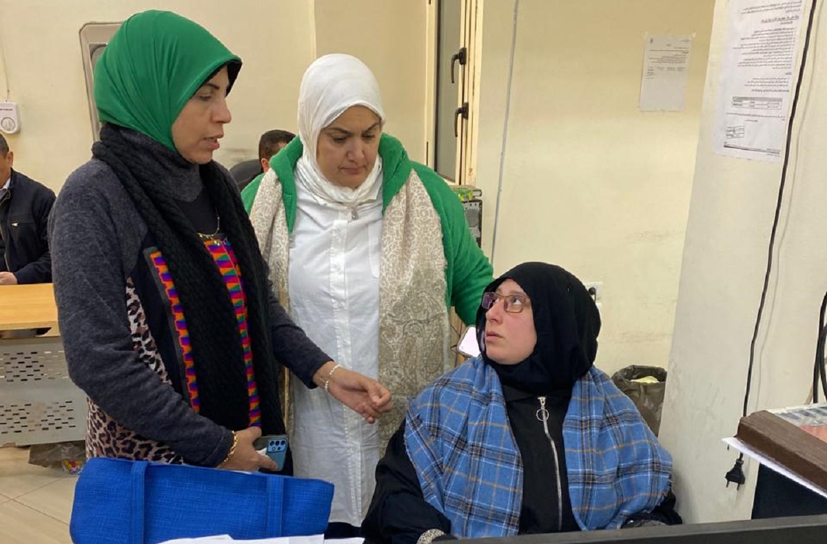 المحافظ يناقش جهود لجنة الإشراف على المراكز التكنولوجية