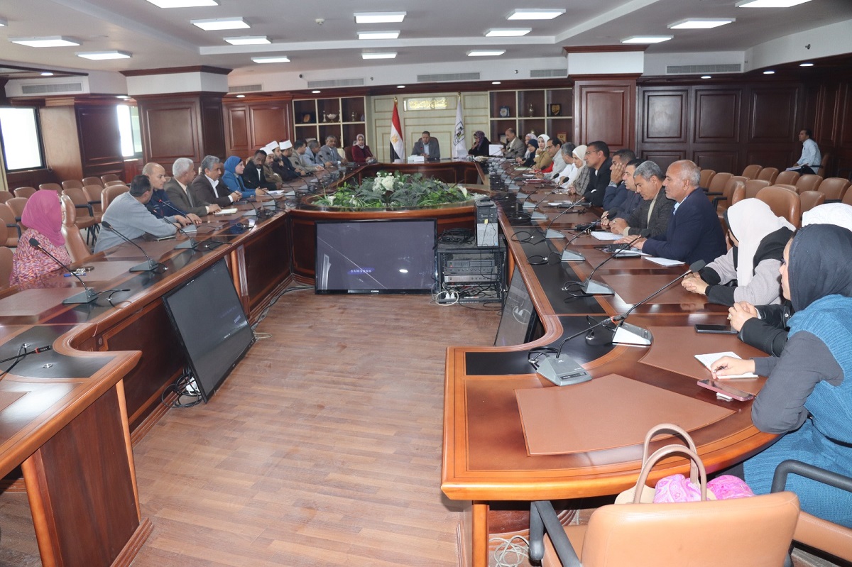 السكرتير العام يناقش جهود تحسين منظومة الخدمات