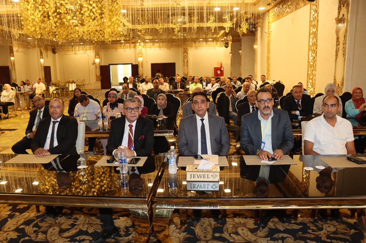 السكرتير العام المُساعد يشهد ملتقى حفائر مصر الوُسطى