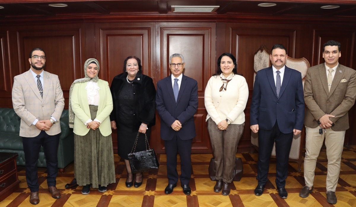 المحافظ يلتقي وفد من اتحاد بشبابها