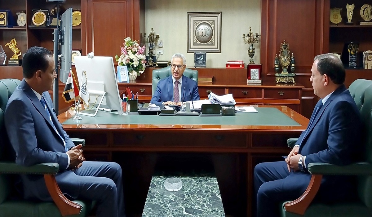 المحافظ يوصي مسئولي التعليم بتكثيف الجولات الميدانية