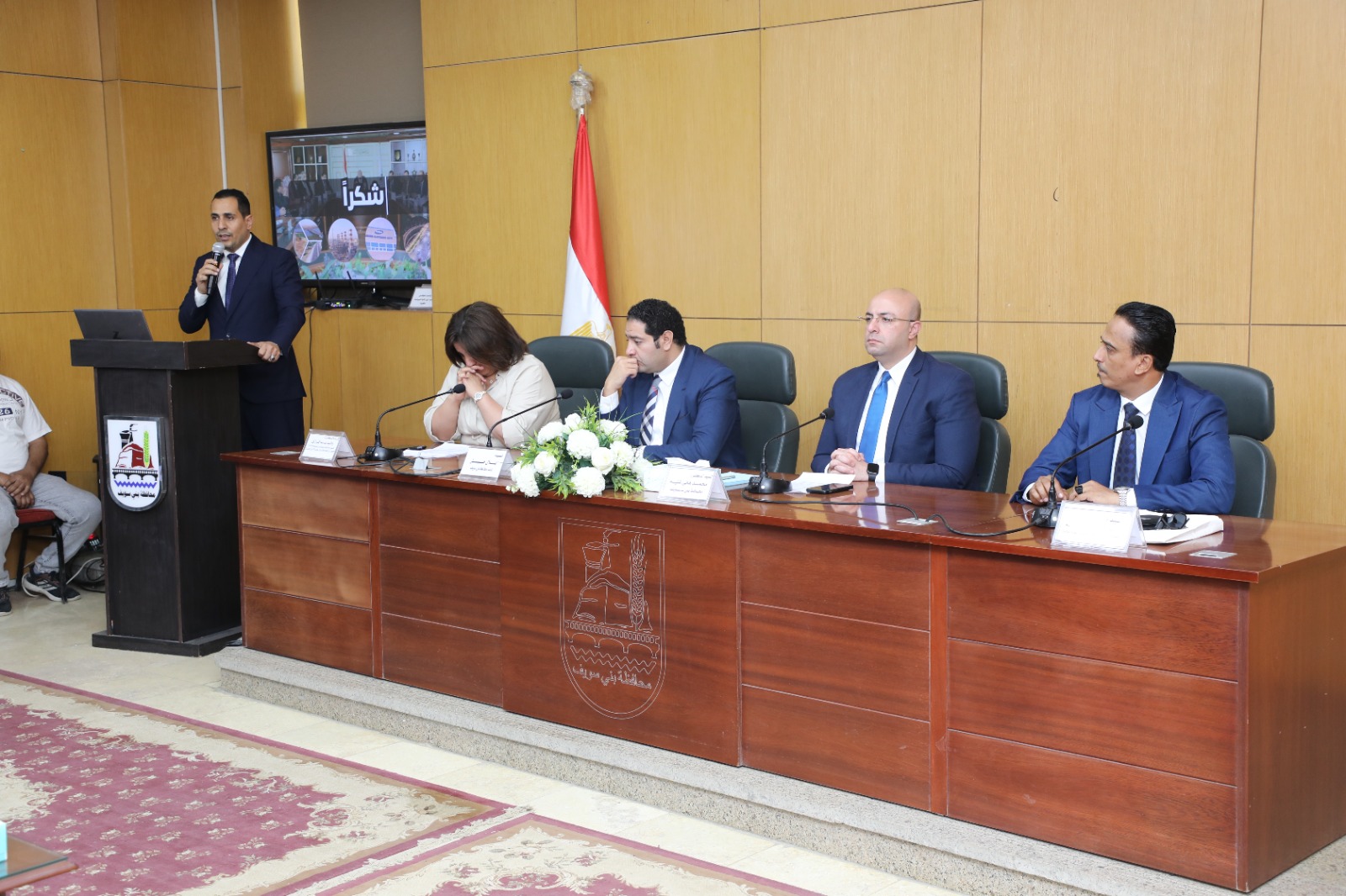 جلسة تبادل خبرات بين تنفيذي المحافظة ووفد يمني