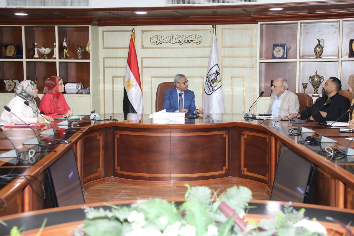 المحافظ يناقش مع مستثمري بياض العرب تعزيز الاستثمار