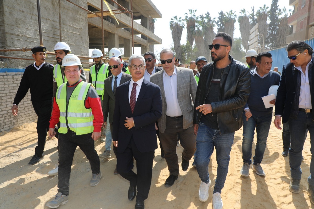 المحافظ يتفقد مشروع إحلال وتجديد مستشفى ببا