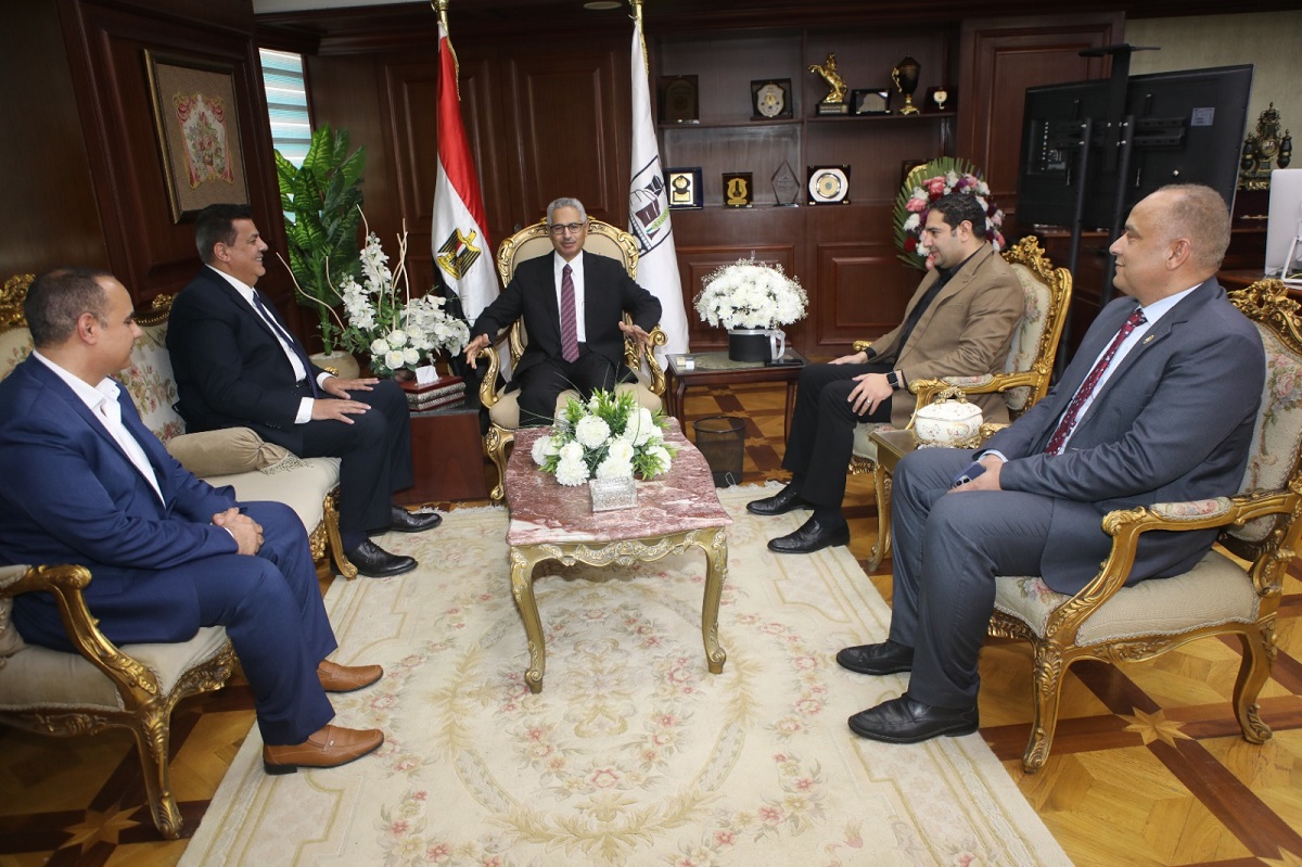 رئيس الجامعة التكنولوجية يهنئ المحافظ بمهام منصبه