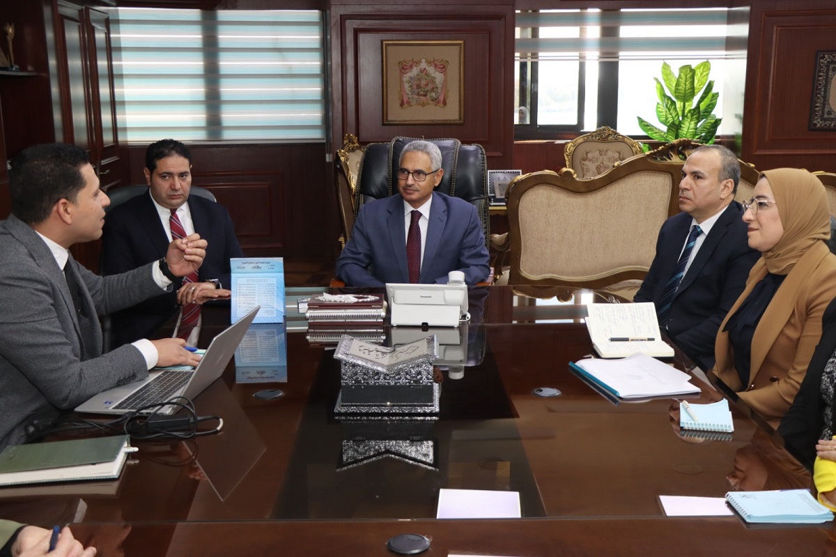 المحافظ يناقش مع أعضاء المكتب الفني عدد من الملفات الحيوية