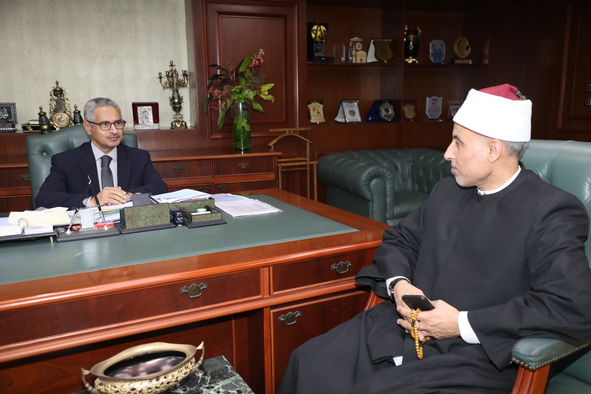 المحافظ يلتقى  رئيس الإدارة المركزية للمنطقة الأزهرية  الجديد 