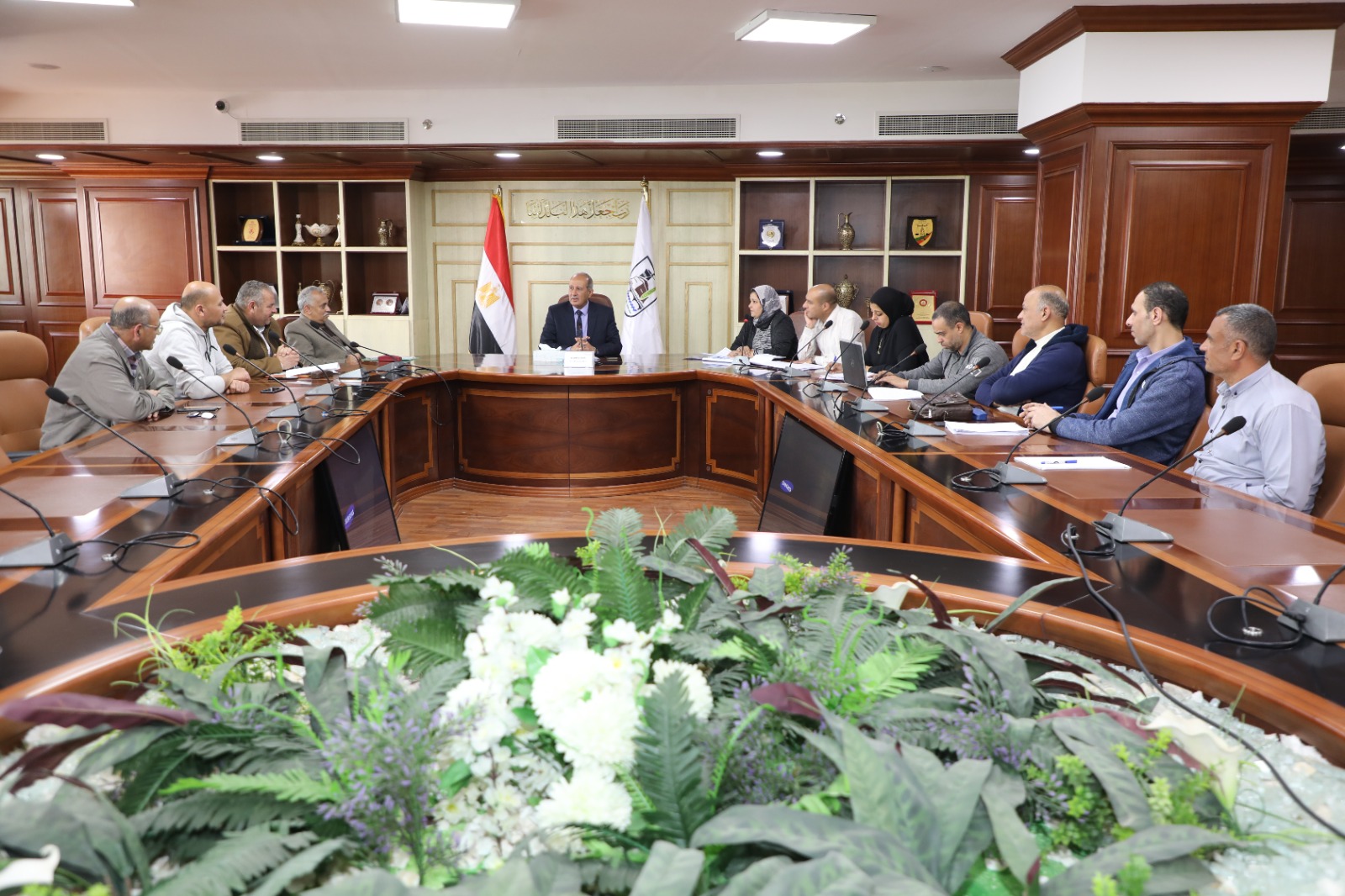 السكرتير العام يراجع متحصلات رسوم المخلفات