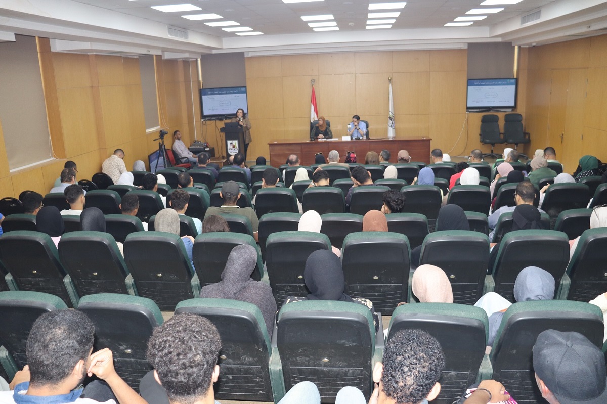 نائب المحافظ يشهد ندوة المشروعات الخضراء الذكية