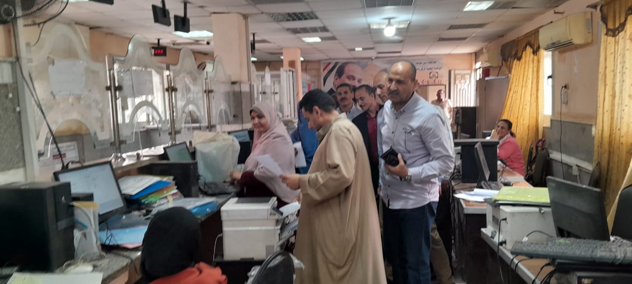 السكرتير العام المساعد يتفقد العمل بملف التصالح