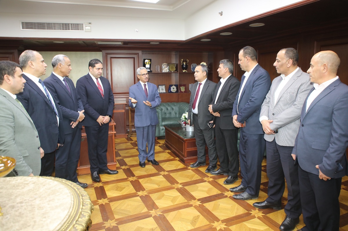  المحافظ يتلقى التهاني  من أعضاء الجهاز التنفيذي بثقة القيادة السياسية