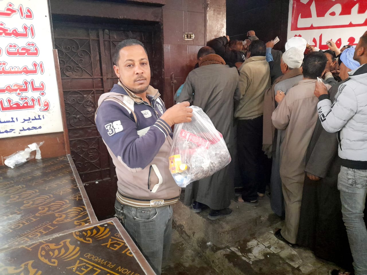 مبادرة لبيع السلع الغذائية بمركز الفشن