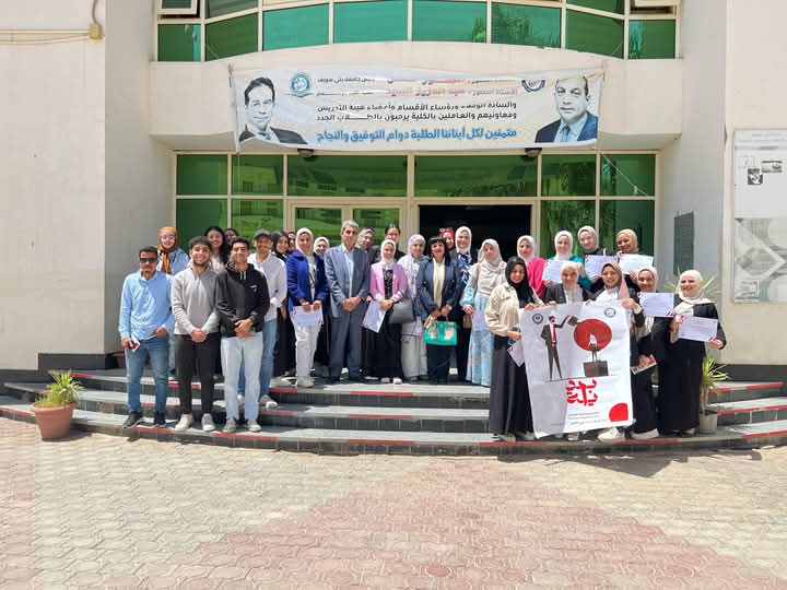 تكريم الفريق الإعلامي لقوافل الجامعة الطبية