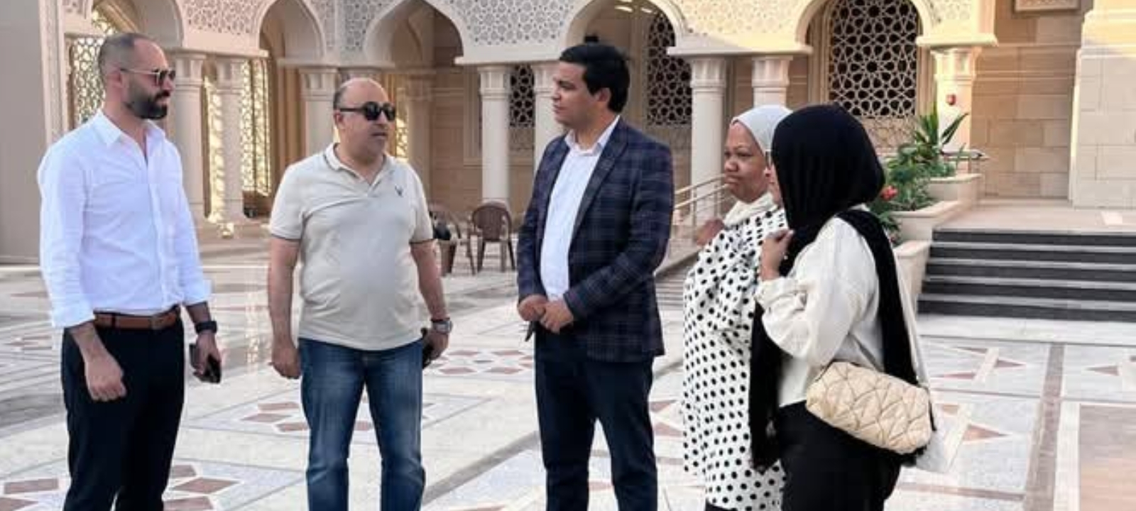 بشبابها يشارك في كرنفال العيد بمسجد العلي العظيم