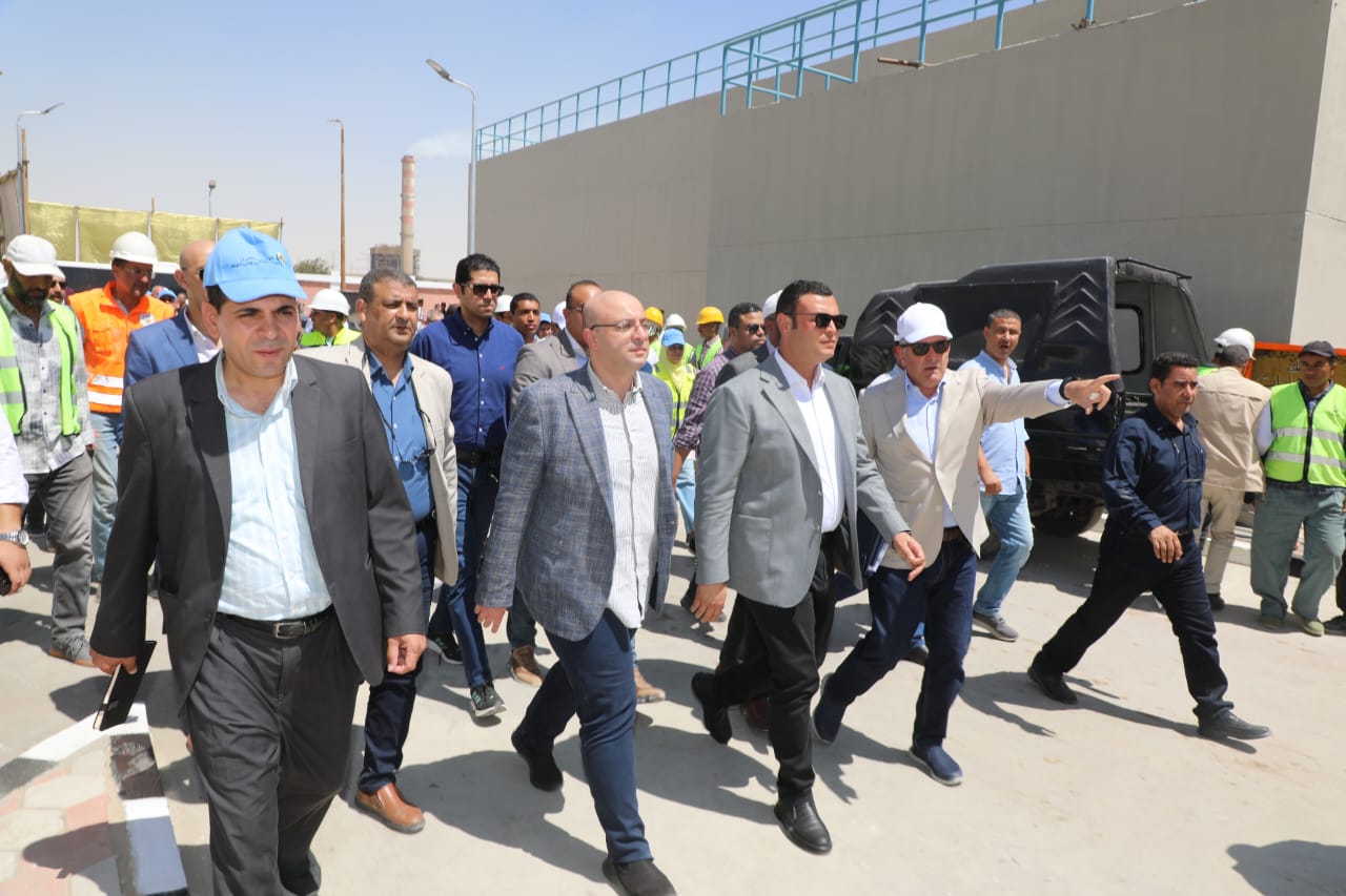 المحافظ يرافق وزير الاسكان في جولة مشروعات حياة كريمة