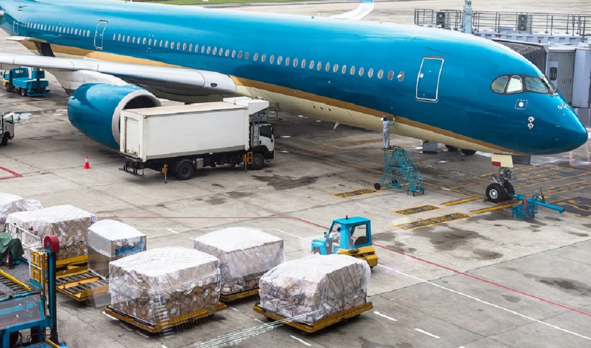 تطبيق الإفراج المسبق للشحنات الجوية.. نقلة جمركية نوعية