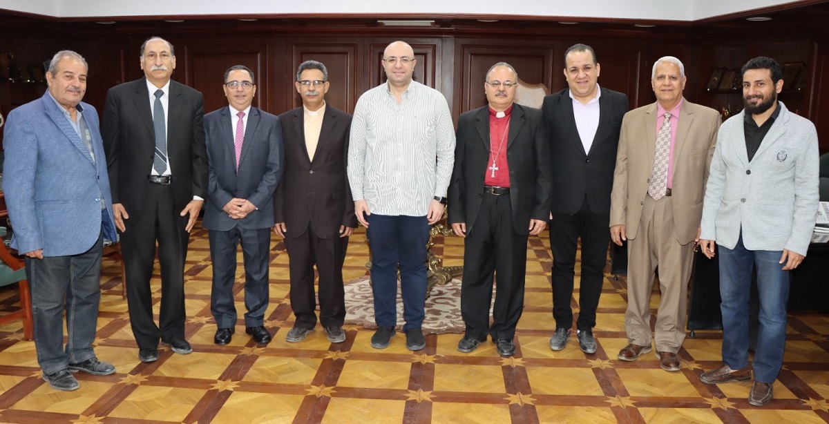 المحافظ يستقبل وفد الكنيسة الإنجيلية للتهنئة بالعيد