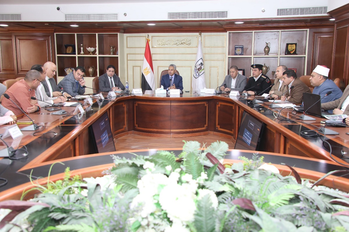 مناقشة إجراءات رفع كفاءة وتطوير مزلقانات السكك الحديدية 