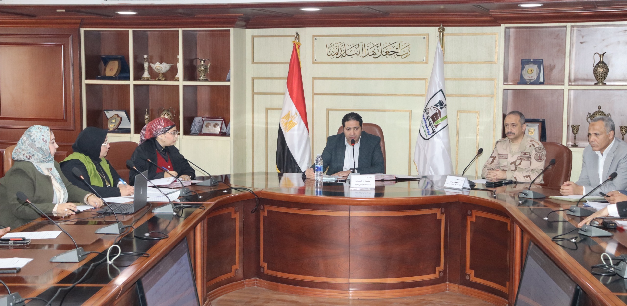 لجنة أسر الشهداء تناقش تعزيز الخدمات المقدمة لأسرهم وذويهم