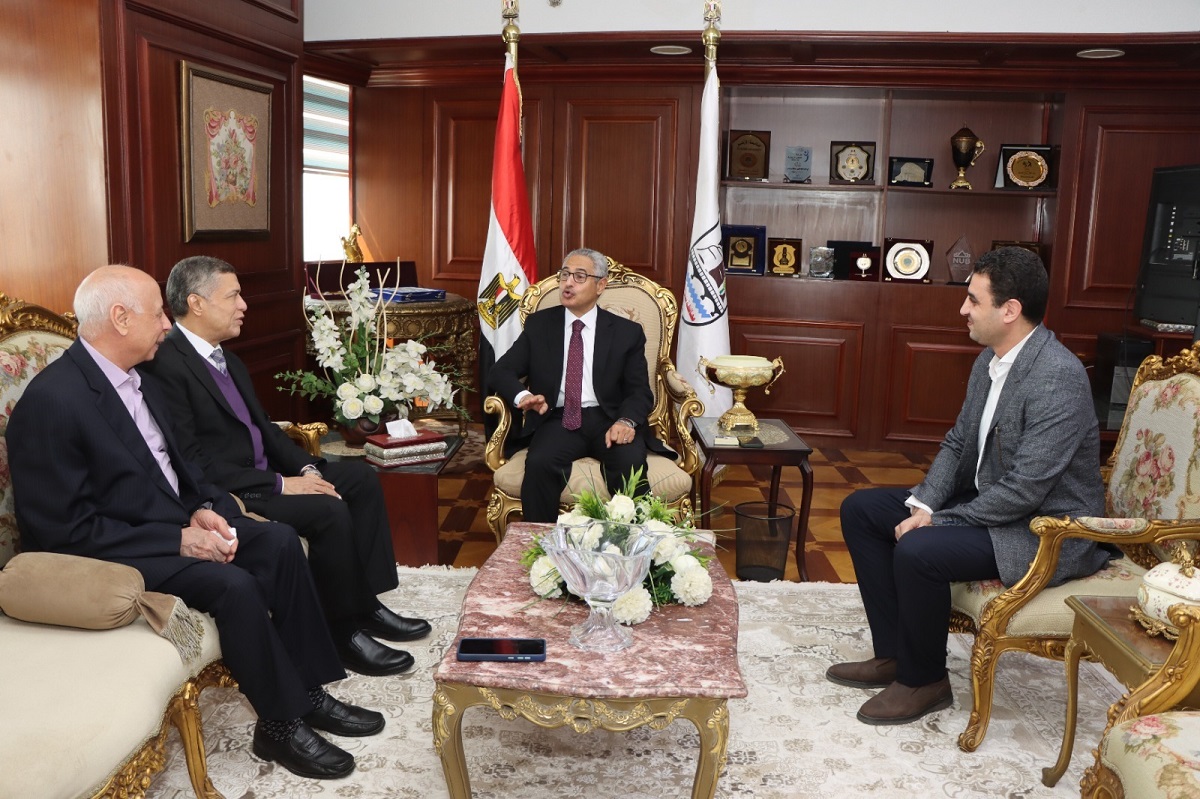 المحافظ يبحث مع العربي خطط التطوير