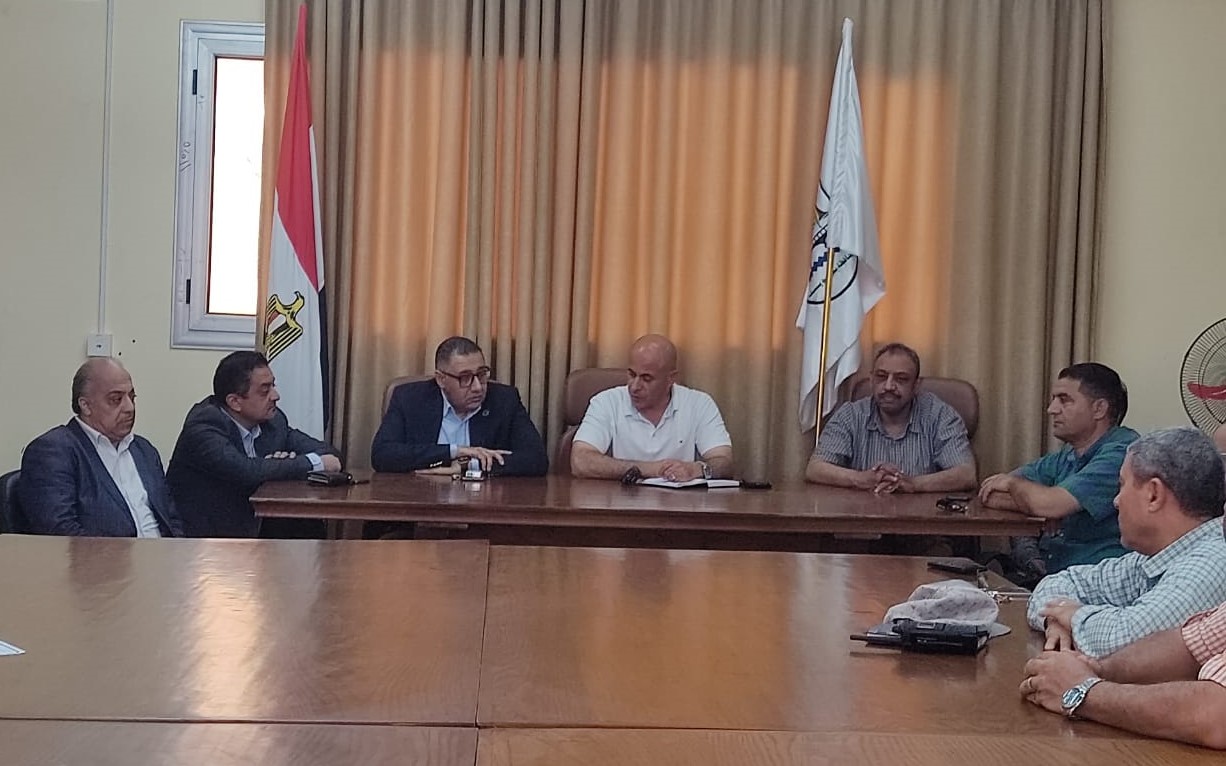 مناقشة آليات تقنين مشروعات تدوير البلاستيك بإهناسيا