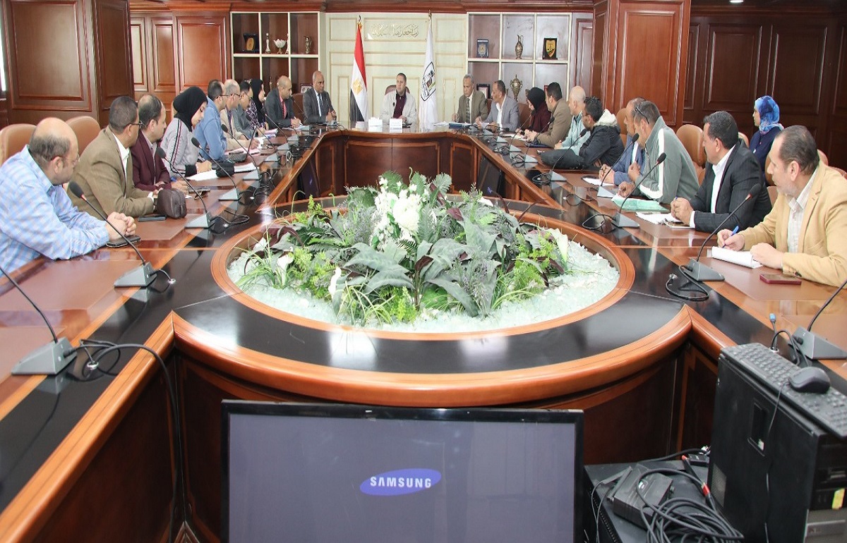 مناقشة إمكانية إسناد إدارة مصانع المخلفات للوحدات المحلية