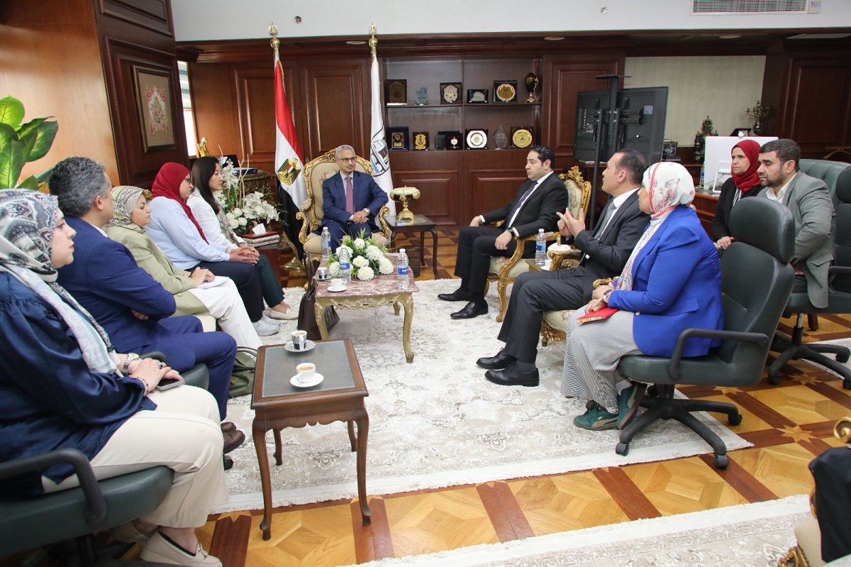 المحافظ يلتقي فريق الدعم الفني بوزارة التنمية المحلية