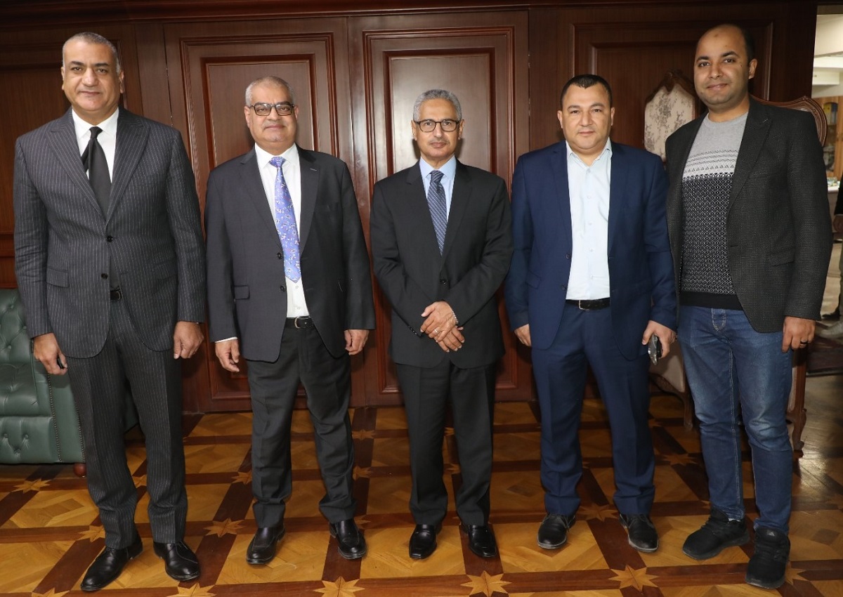 أطباء بني سويف يهنئون المحافظ الجديد بتوليه مهام منصبه