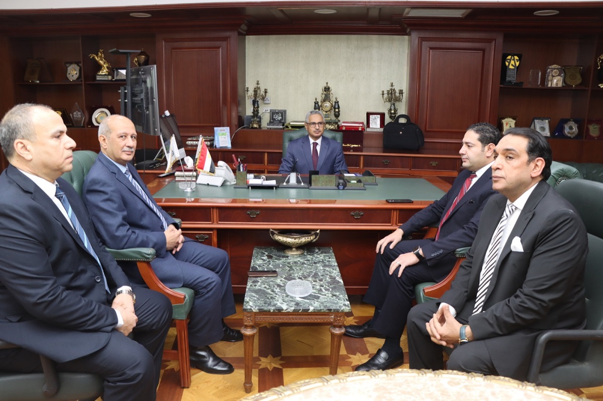 المحافظ الجديد يبدأ مهام عمله بشكر د. محمد هاني غنيم